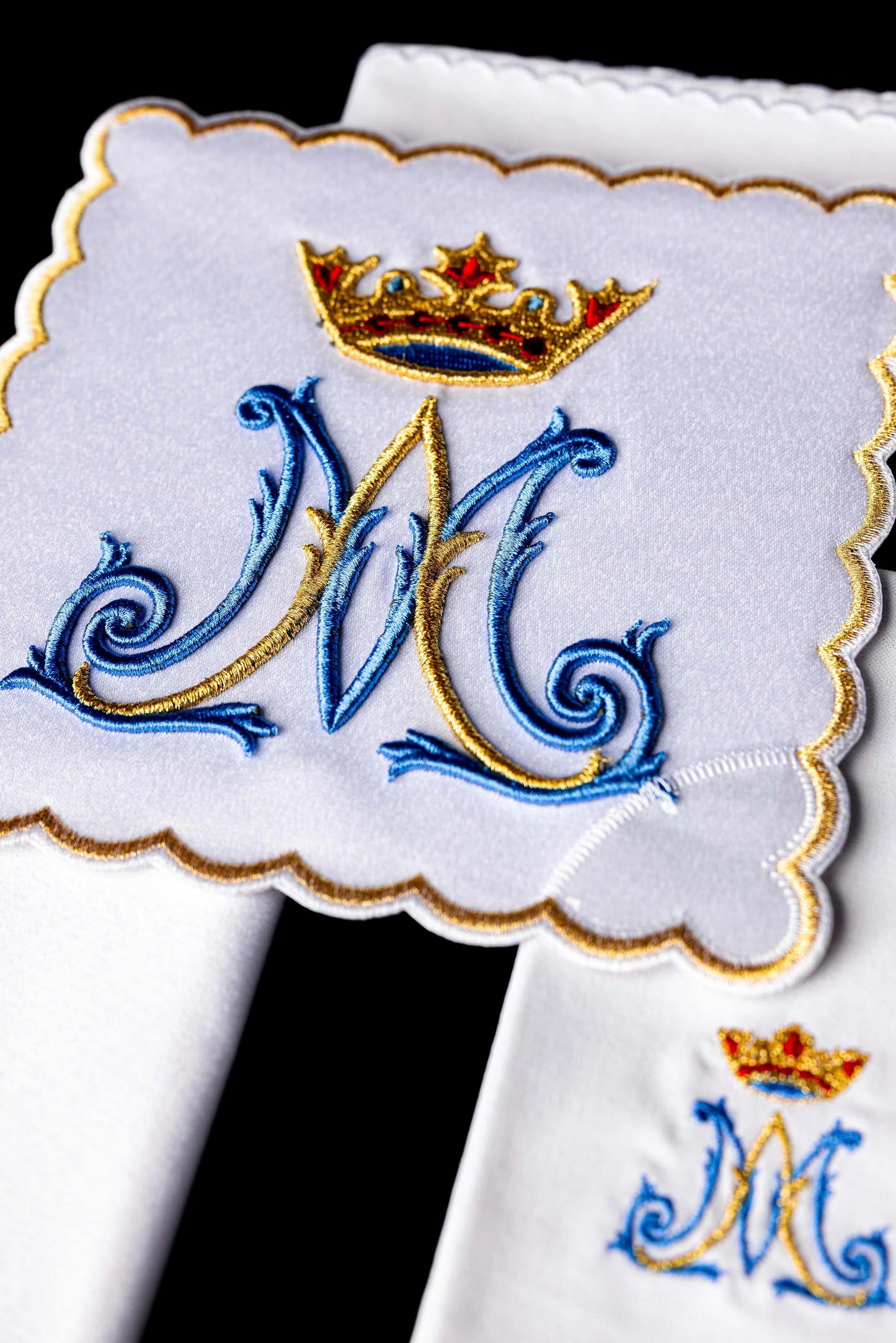 Embroidered Marian Crown Altar Linen Set